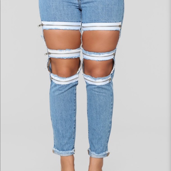 Fashion Nova Keep Up Appearances Boyfriend Jeans - Picture 2 of 4